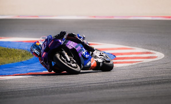 Toprak Razgatlıoğlu fights back to the points as Jack Miller retires after early crash